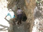 072  una ricerca ad epidoti con minatori locali - Tanzania.jpg